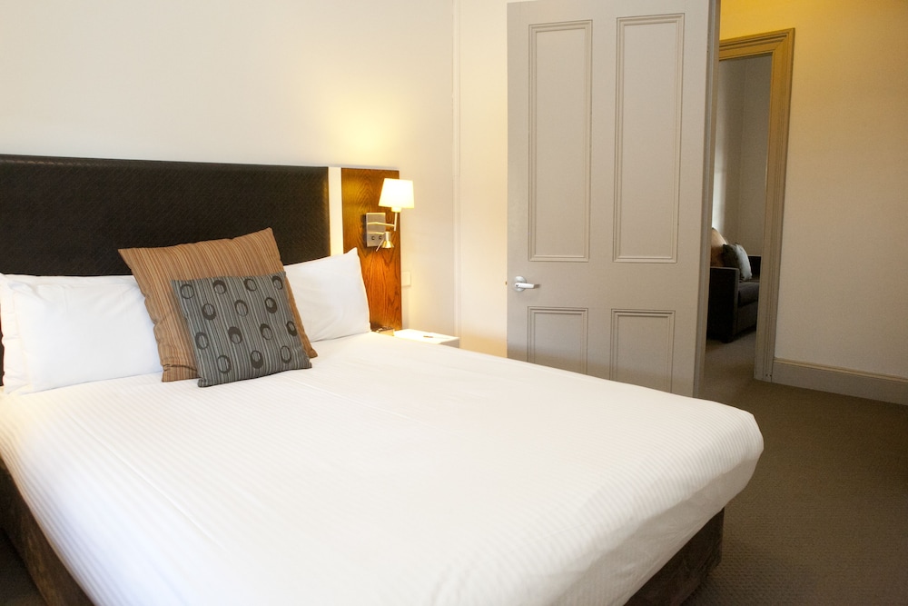 Suite, 1 Queen Bed - Detached private bathroom (Heritage) photo 3