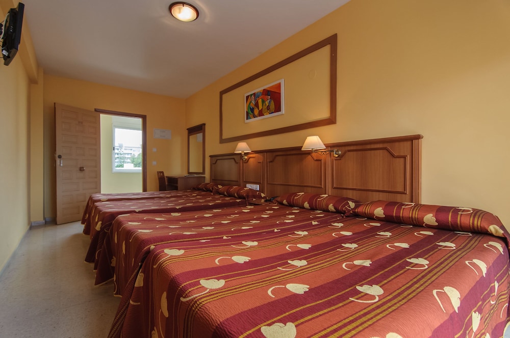 Quadruple Room - Photo 4