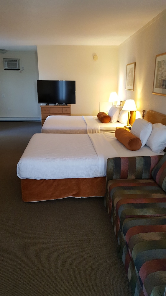 Room, 2 Queen Beds - Photo 5