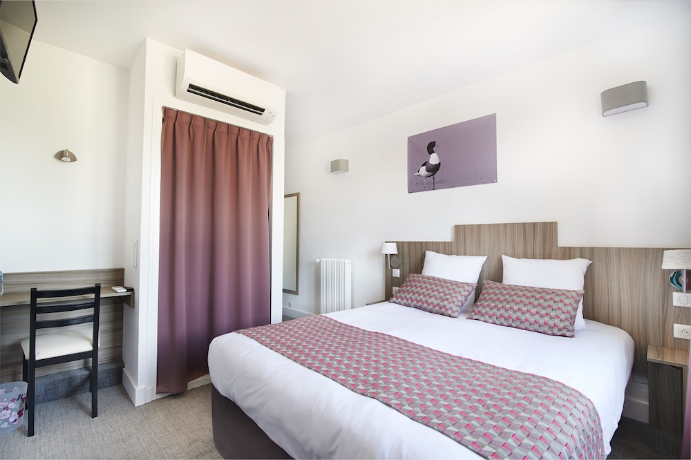 Classic Double Room, 1 Queen Bed, Canal View photo 3