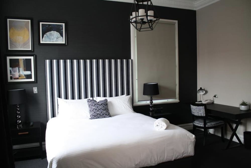 Deluxe Heritage King Room