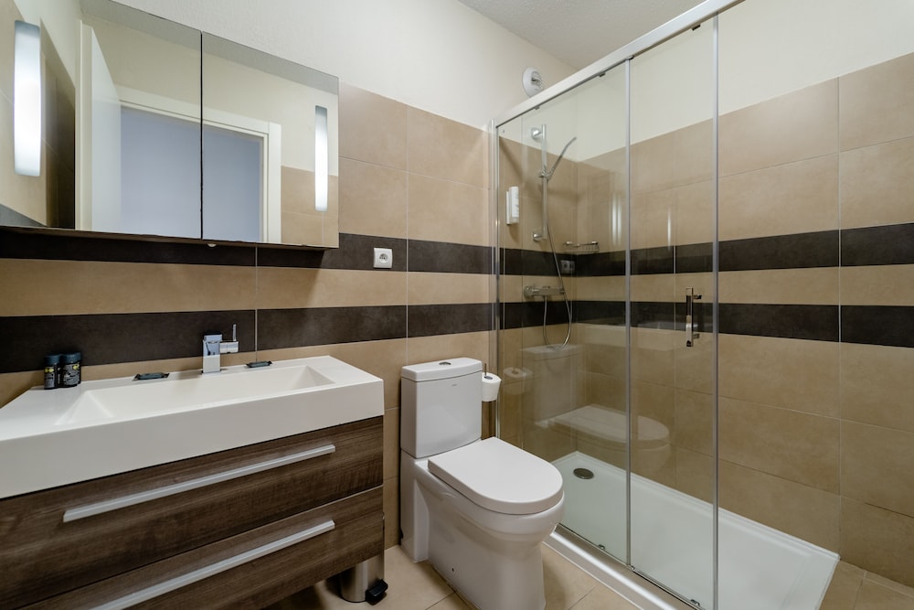 Comfort Apartment, 2 Bedrooms, Terrace, Garden Area photo 3