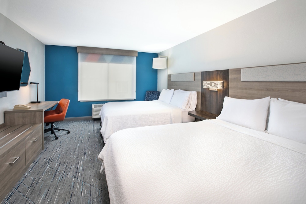Suite, 2 Queen Beds - Photo 3