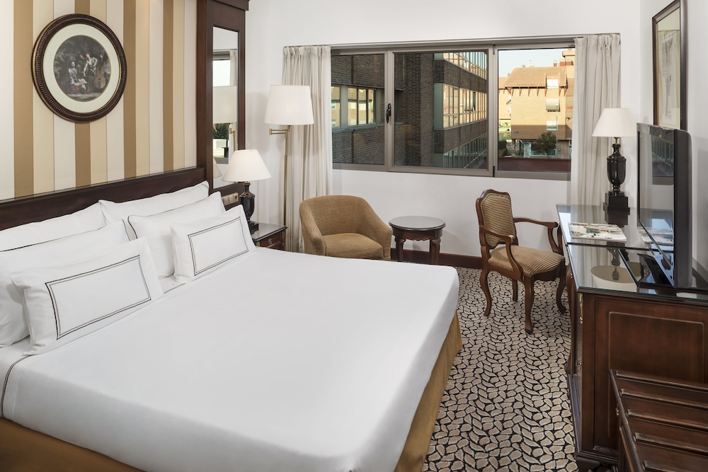Superior Room, Pool View