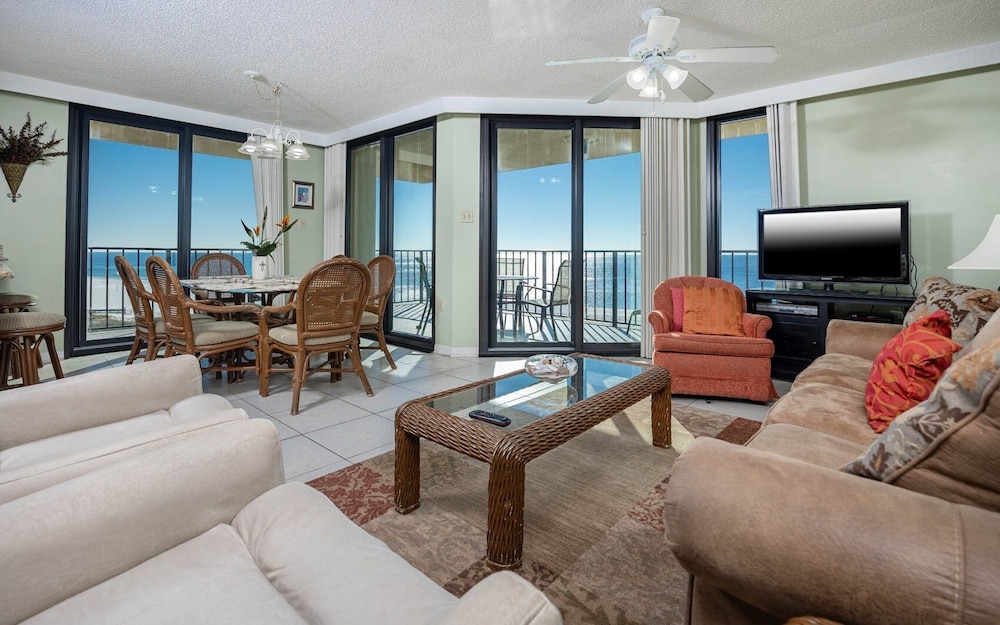 Condo, 3 Bedrooms