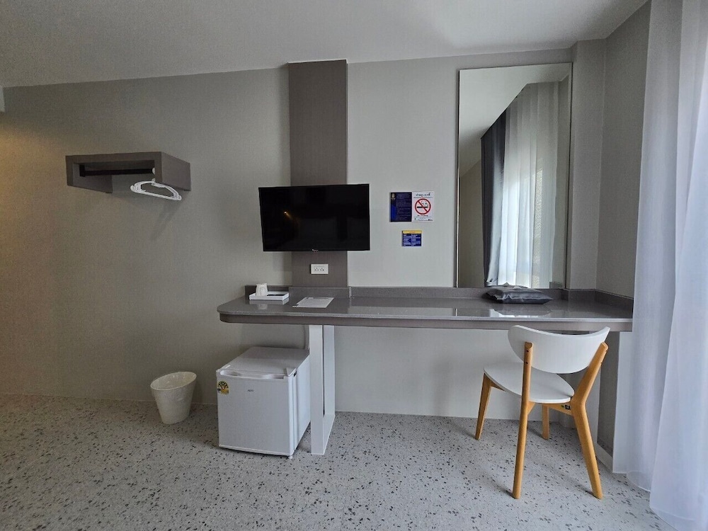 Standard Twin Room, Non Smoking - Photo 11