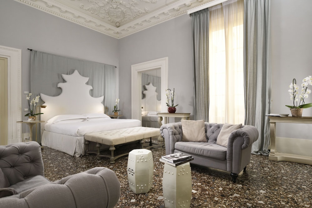 Junior Suite, Jetted Tub photo 2