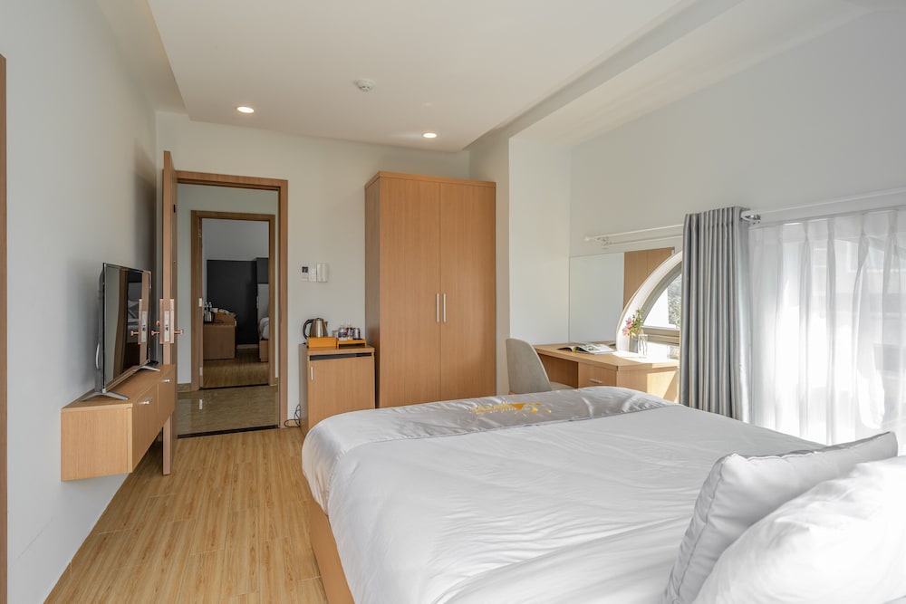 Superior Double Room, Balcony - Photo 11