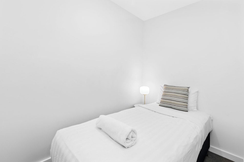 Two Bedroom One Bathroom Compact Apartment - Photo 1
