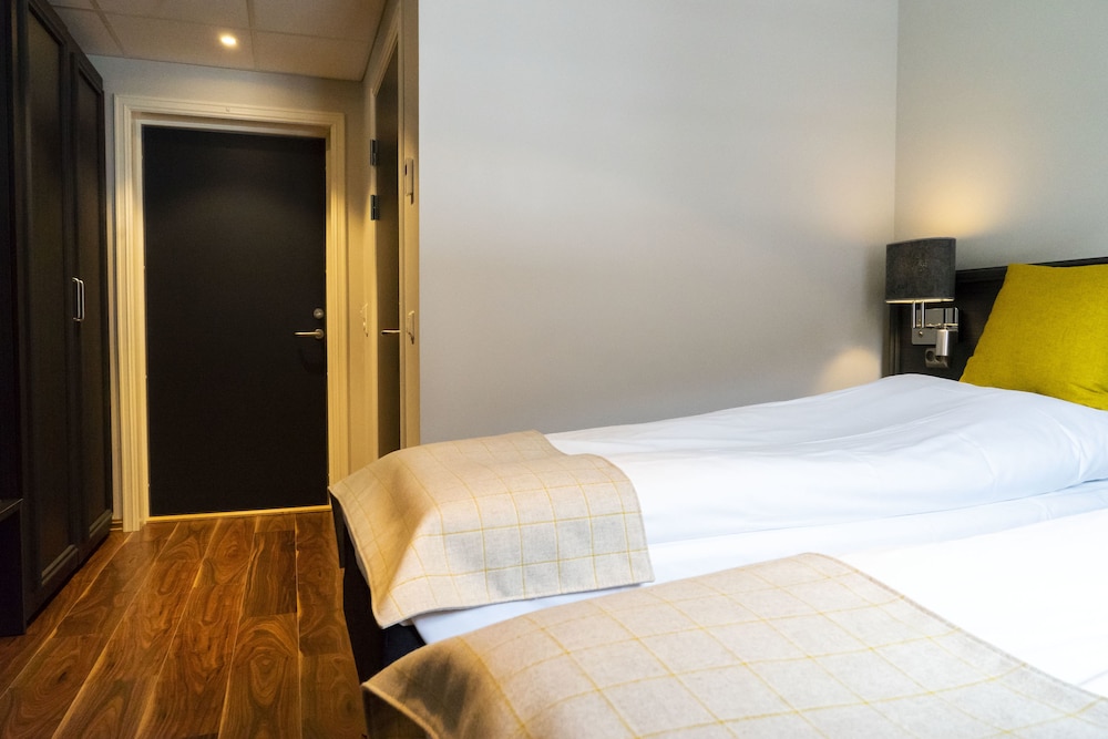 Standard Twin Room, 2 Twin Beds photo 2