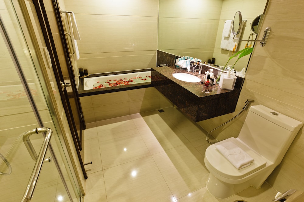 Ramada Suite - Photo 5