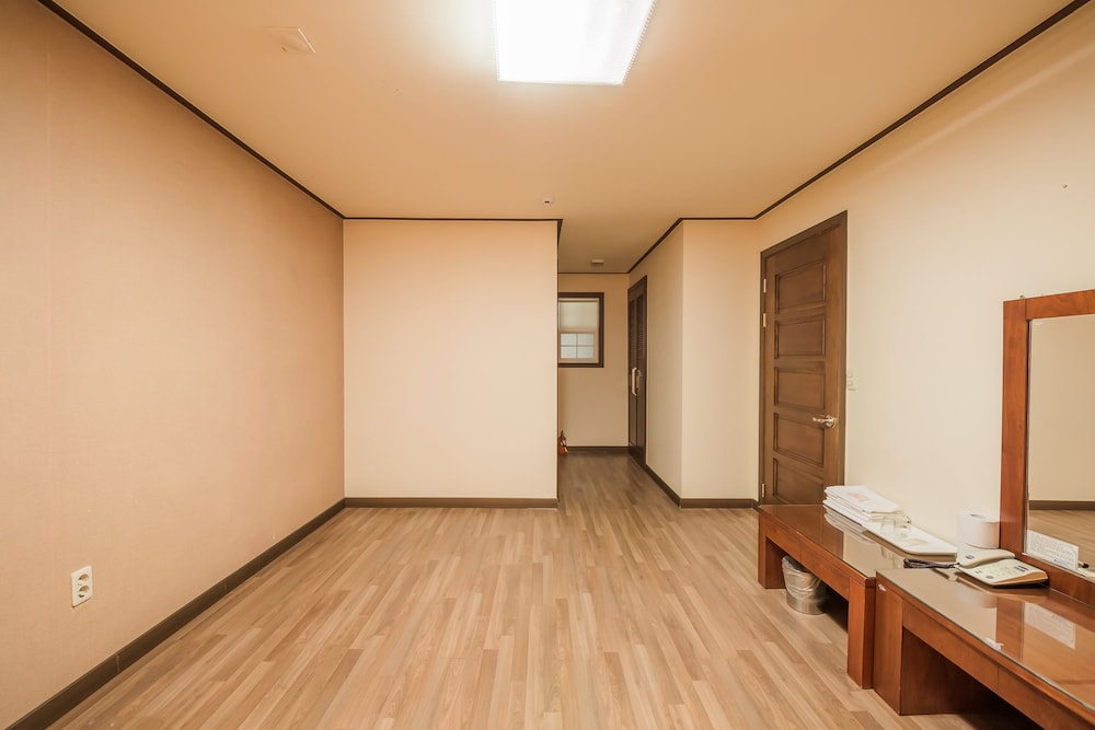 Annex Family Room
