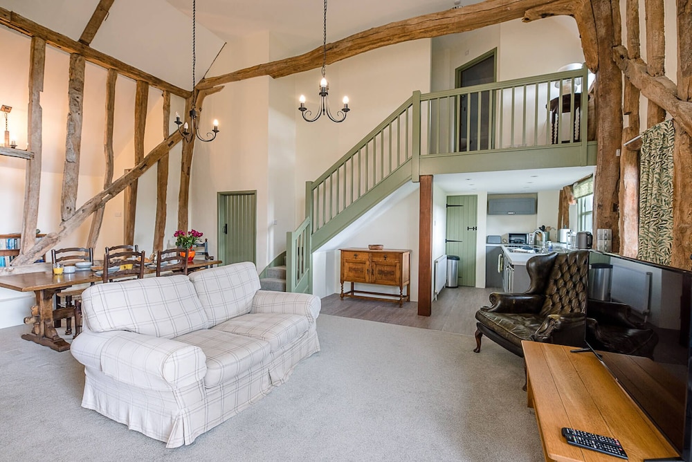 House (2 Bedrooms)