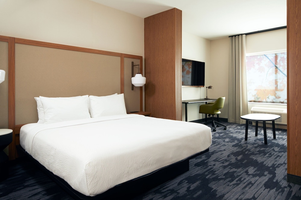 Suite, 1 King Bed with Sofa bed - Photo 1
