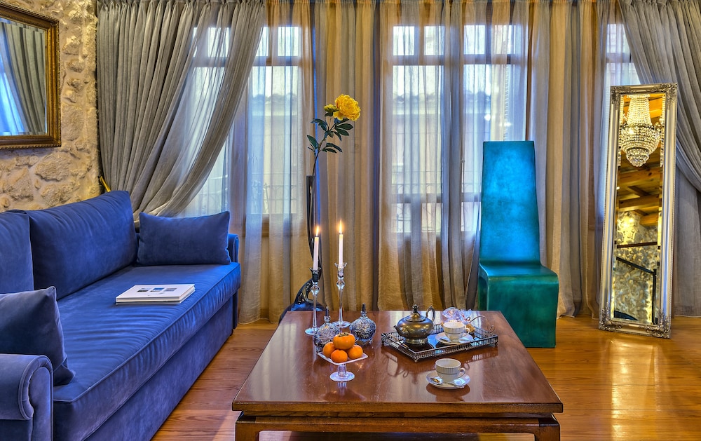 Executive Suite - Photo 12