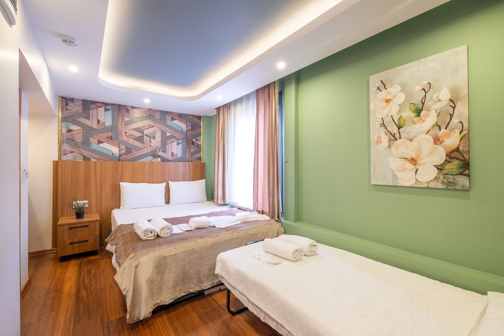 Deluxe Triple Room photo 3