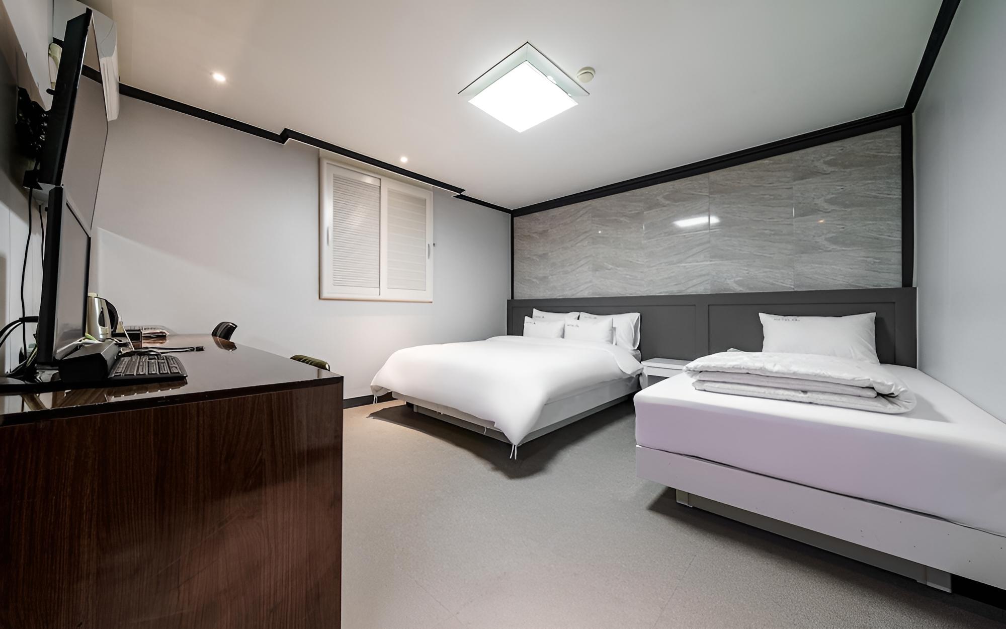 Room (Premium Twin) - Photo 3