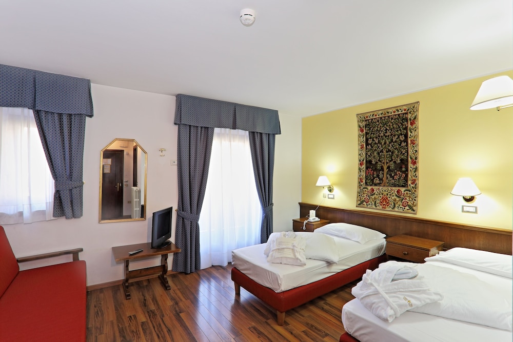 Classic Triple Room photo 3