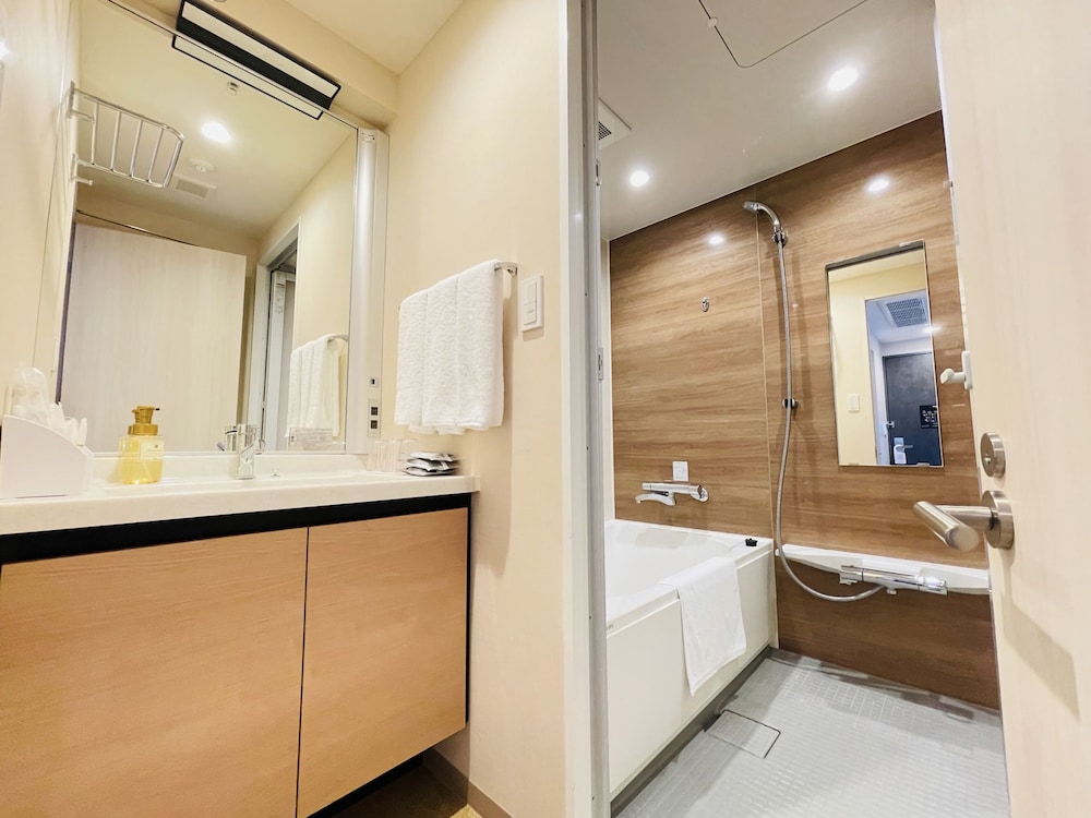 Superior Triple Room, Non Smoking (Separate breakfast charge for 0-6yrs) photo 2
