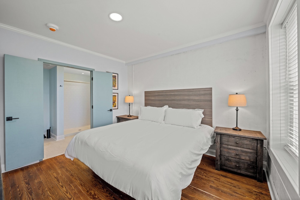 Deluxe Condo, 2 Bedrooms, Non Smoking, Kitchen photo 3
