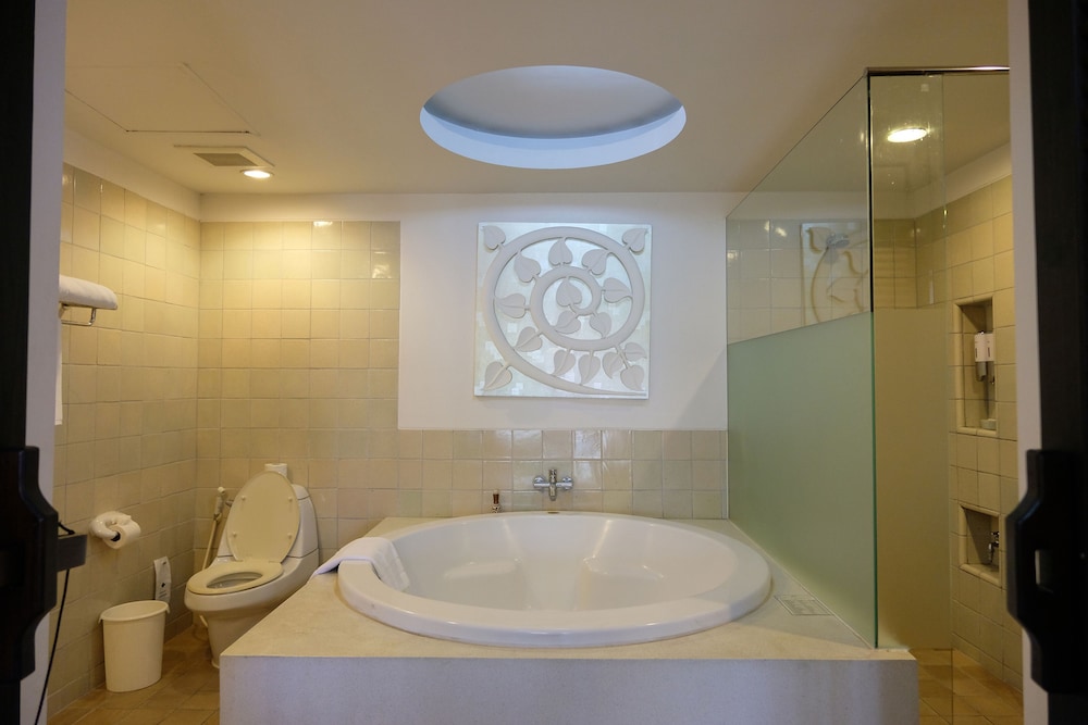 Suite, 1 Bedroom - Photo 8