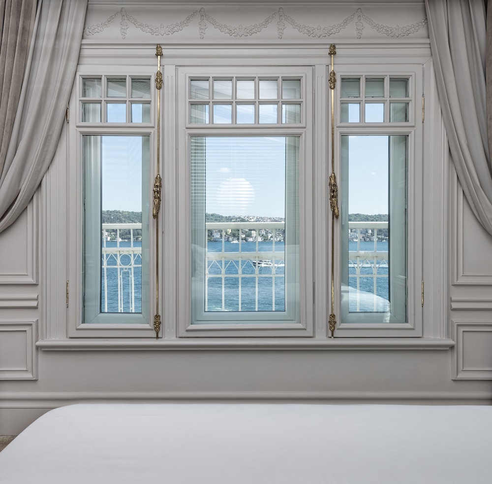 Penthouse Bosphorus Suite