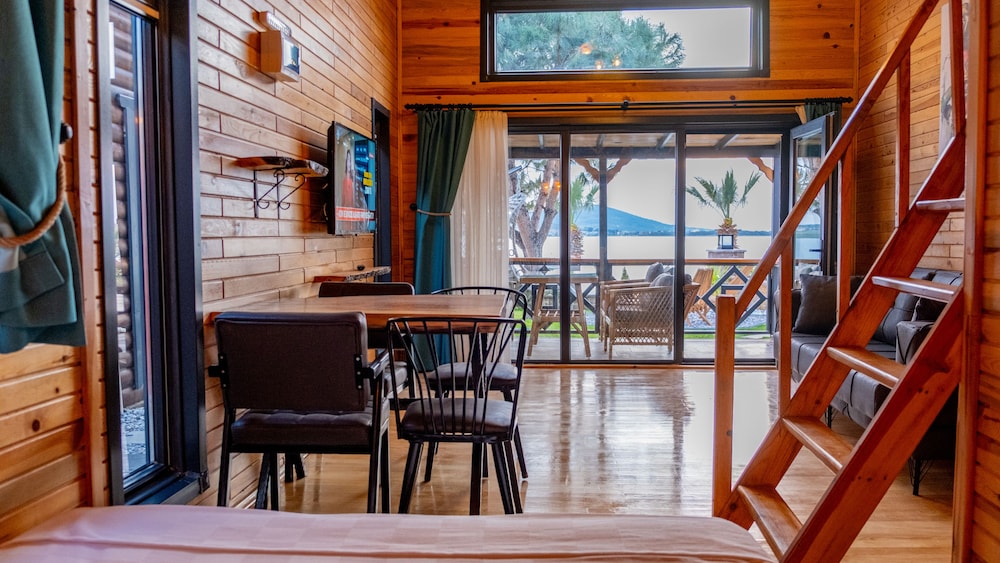 Family Bungalow photo 2