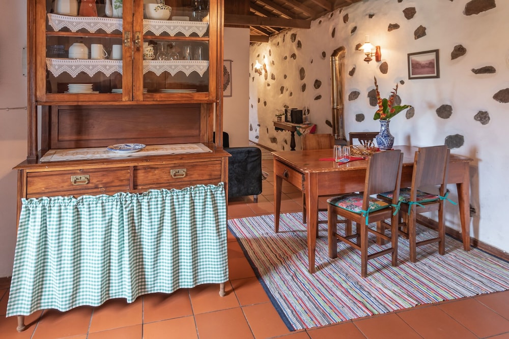 Traditional House, 2 Bedrooms, Non Smoking, Private Bathroom photo 2