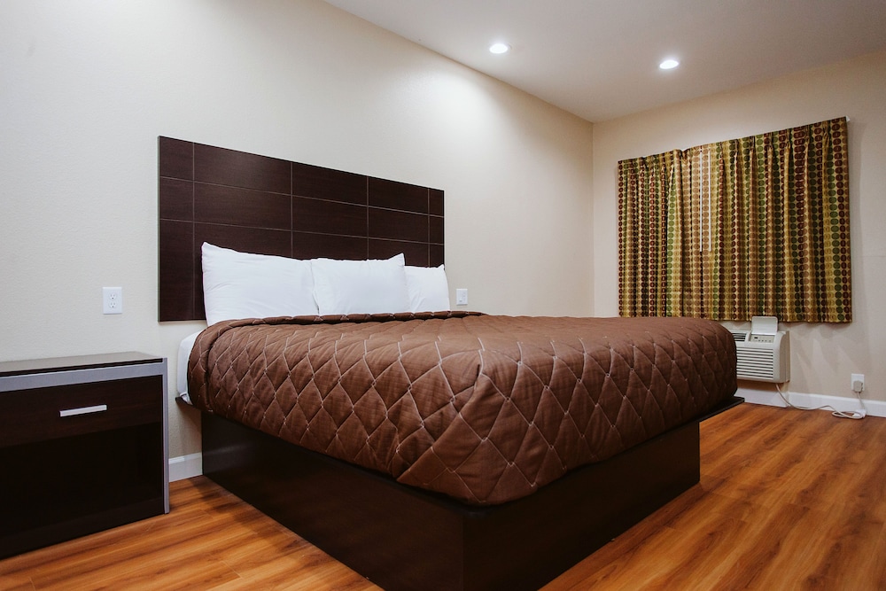 Room, 2 Queen Beds, Non Smoking