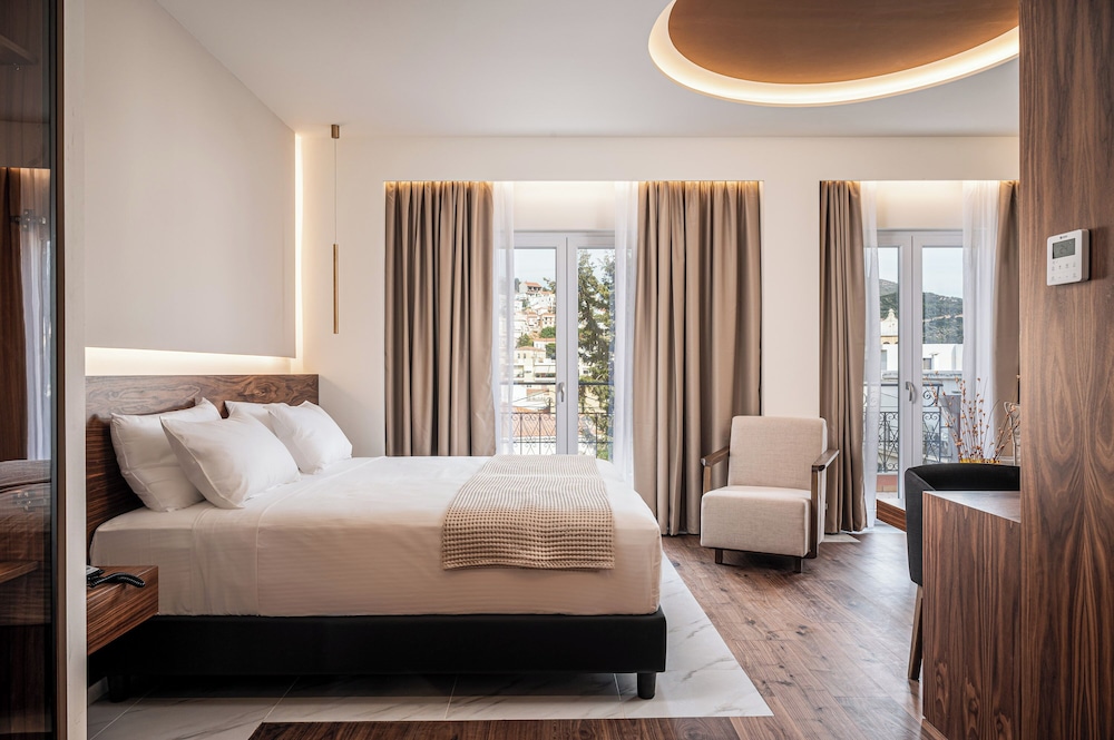 One Bedroom Junior Suite with Side Sea View