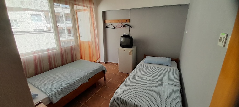 Economy Twin Room photo 1