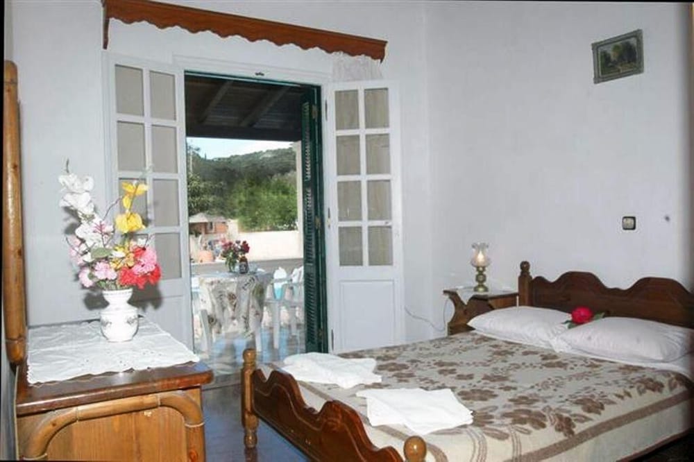 Studio (2 Adults)