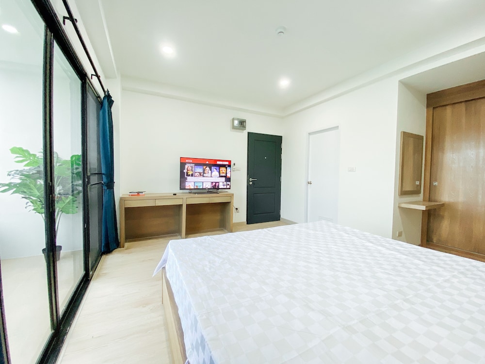 Large Studio Apartment Sukhumvit photo 2