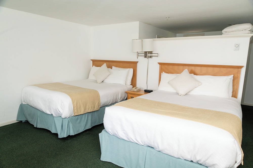 Standard Room, 2 Queen Beds, Non Smoking (127- 2 Queen Beds Partial OV 1st Floor)