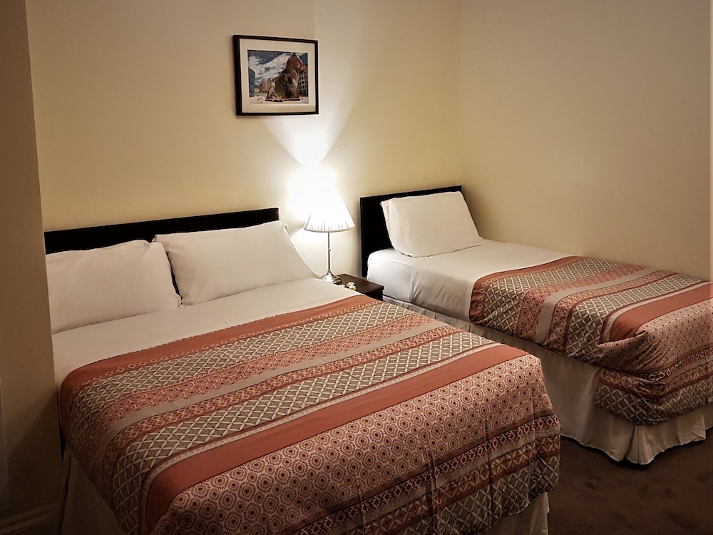 Triple Room, Ensuite photo 2
