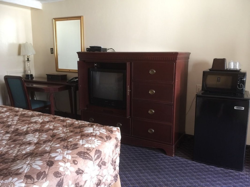Standard Room, 1 Queen Bed, Non Smoking photo 3