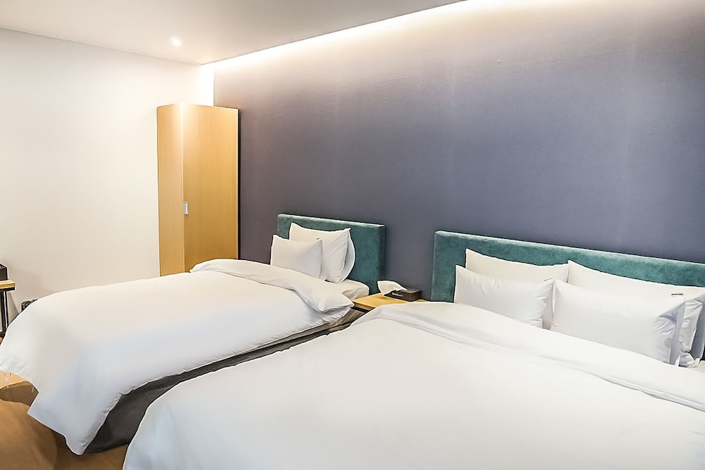 Deluxe Family Suite (Old Building) photo 3