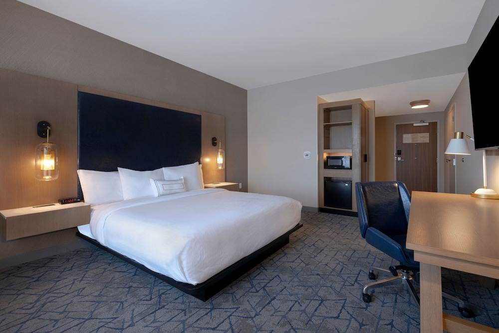 Business Room, 1 King Bed - Photo 4