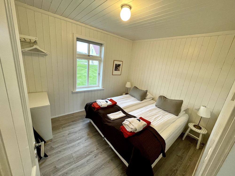 Cottage, 2 Bedrooms, River View, with Hot Tub and Sauna Access