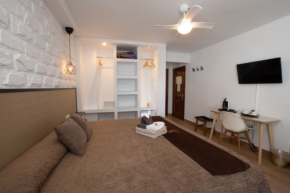 Double or Twin Room, Terrace photo 2
