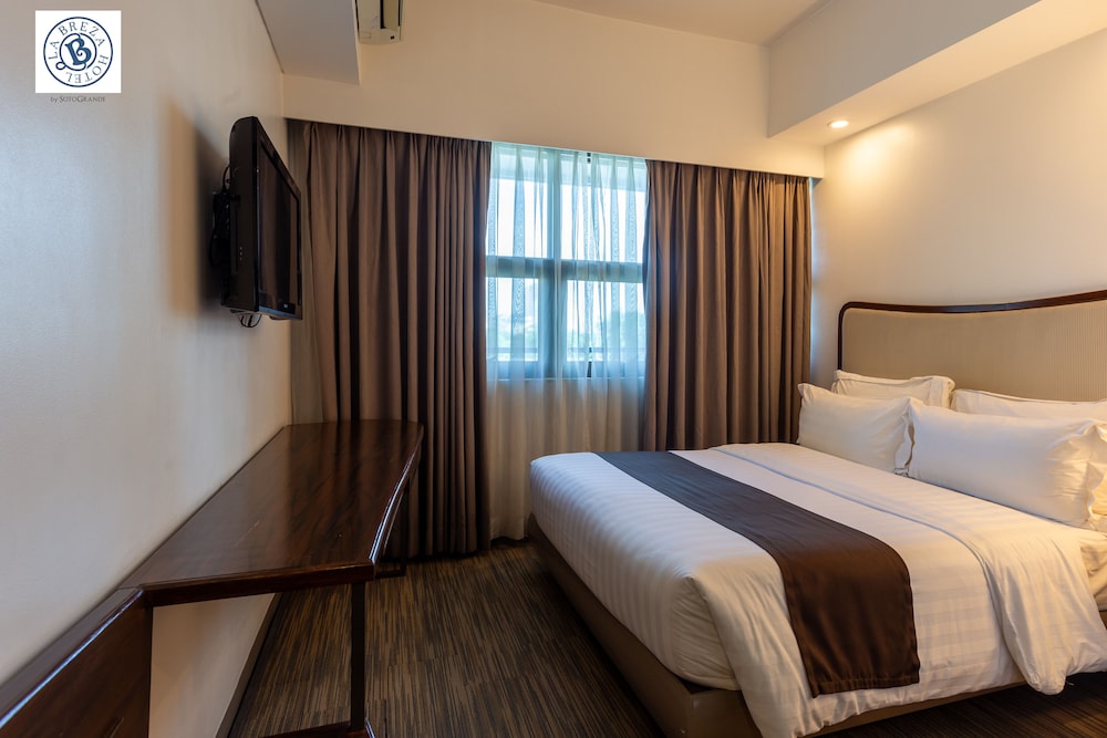 Suite, 2 Bedrooms - Photo 1