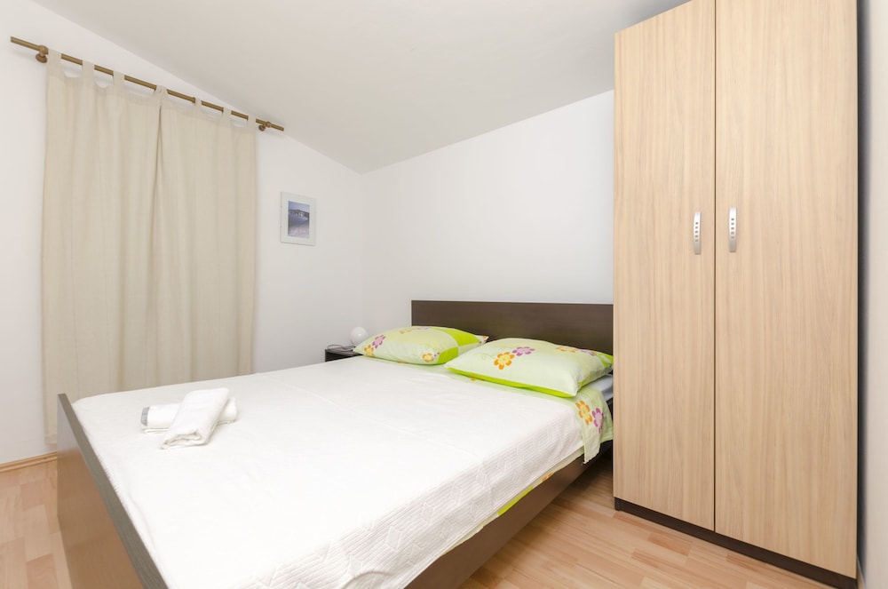 Apartment (A4)
