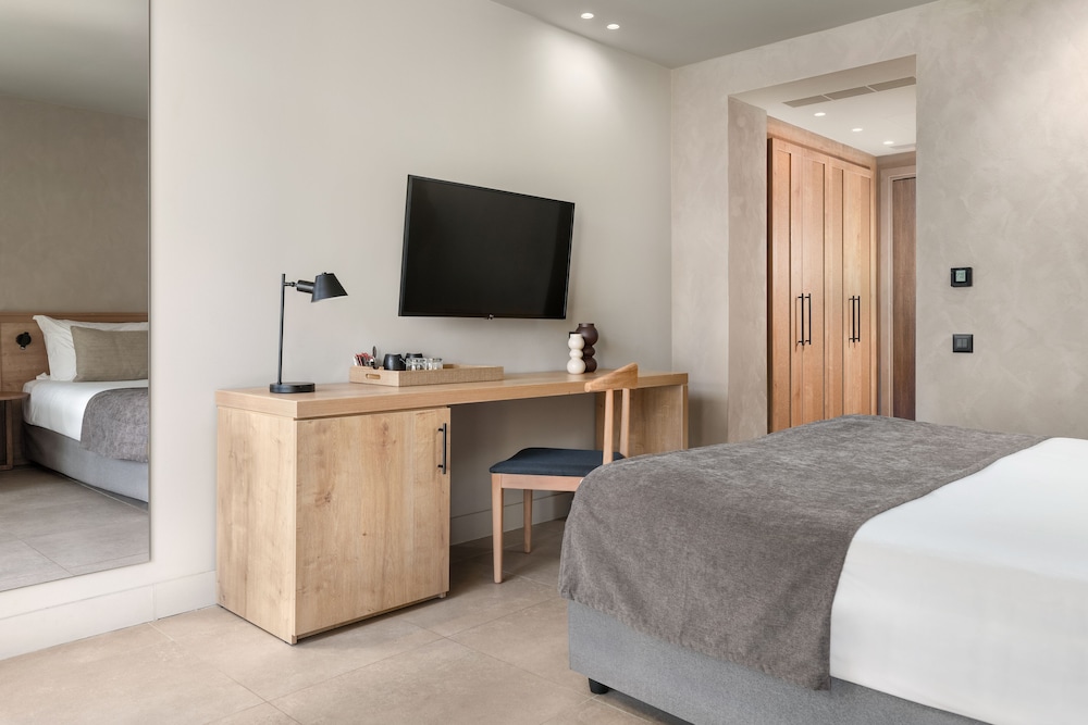 Deluxe Room with Land View