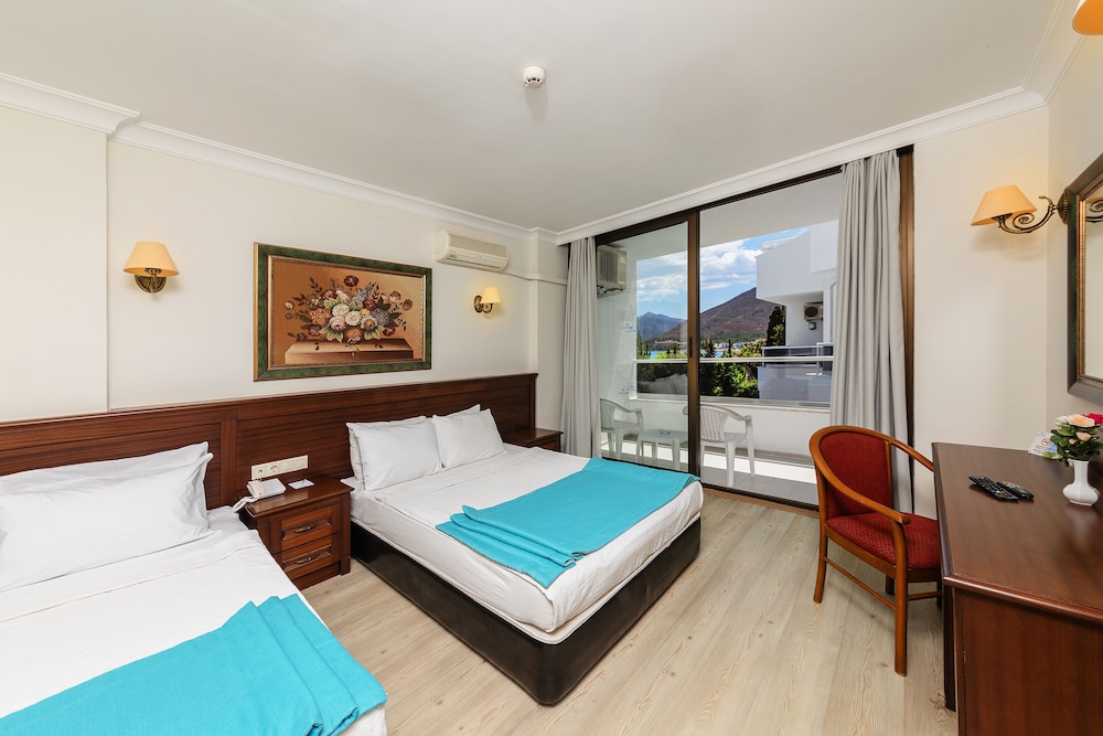 Double or Twin Room, Partial Sea View