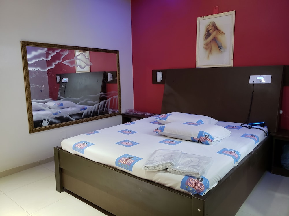 Double or Twin Room, Multiple Beds, Non Smoking photo 3