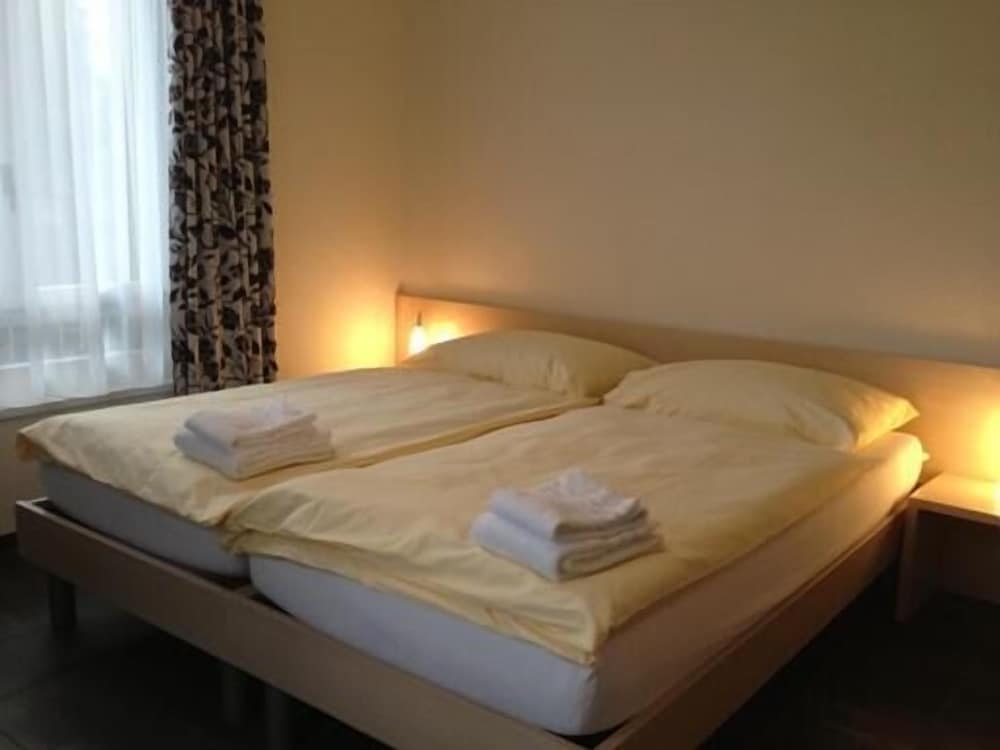 Twin Room, 1 Double Bed