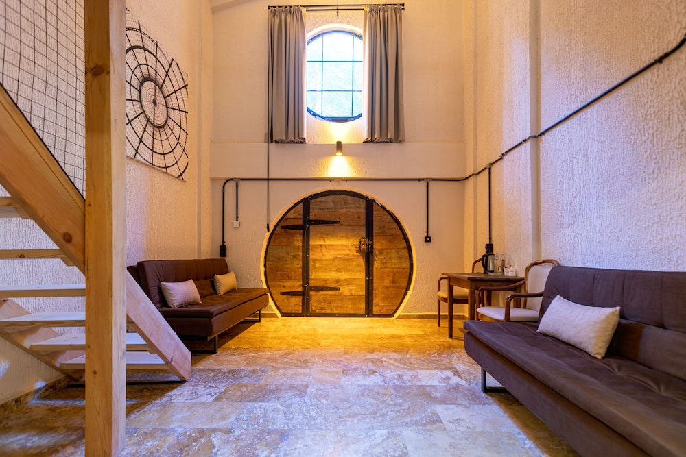 Studio Suite (1) photo 2