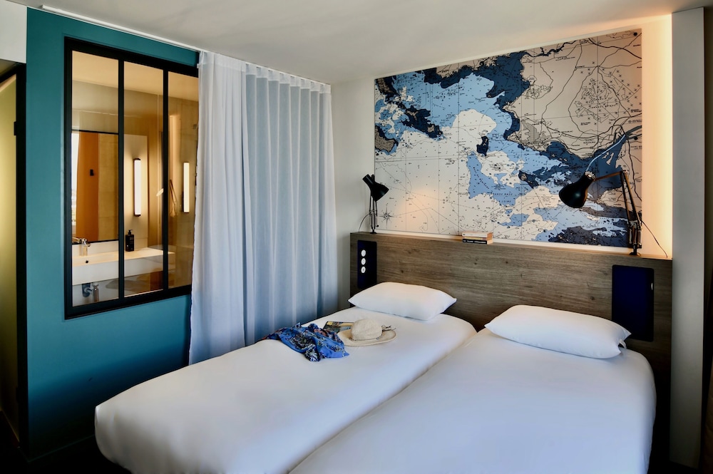 Twin Room - Photo 2