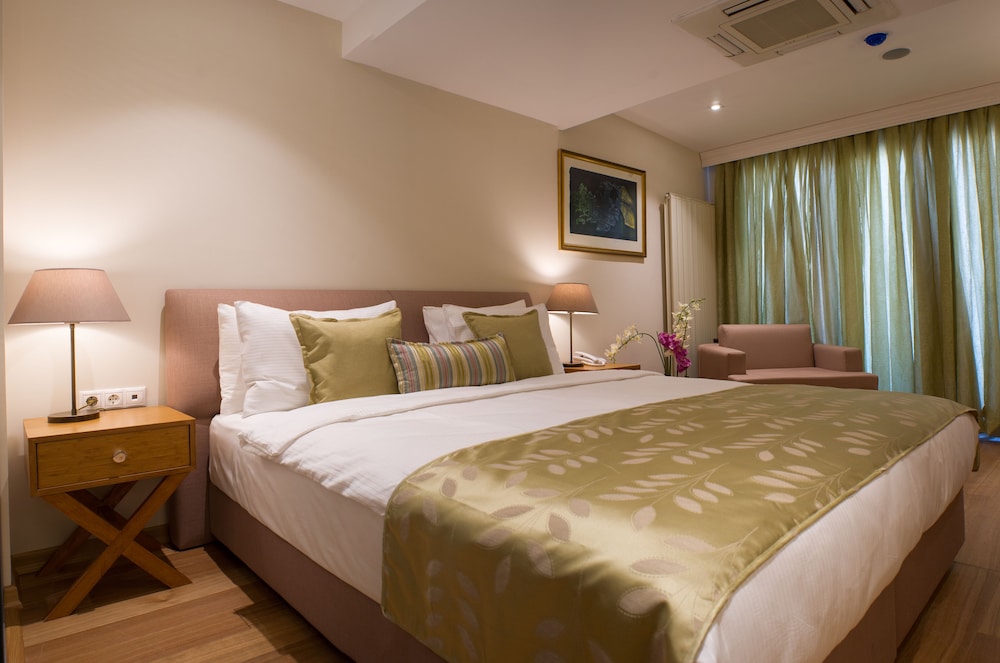 Deluxe Triple Room, 1 Bedroom, Accessible, City View photo 3