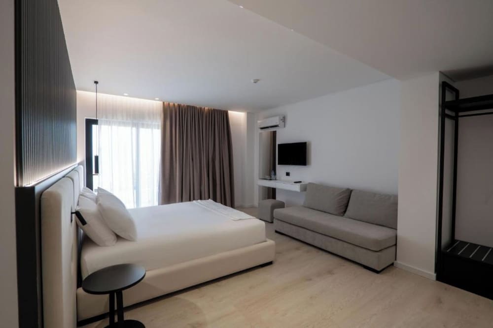 Triple Room, Balcony